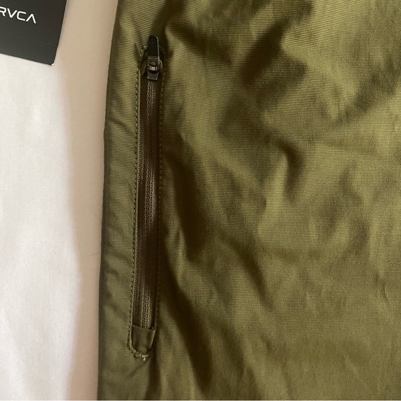 RVCA Civic 2 Hybrid Shorts Mens XL Green Belted Zip Pocket Athletic Hiking NEW - Picture 10 of 15